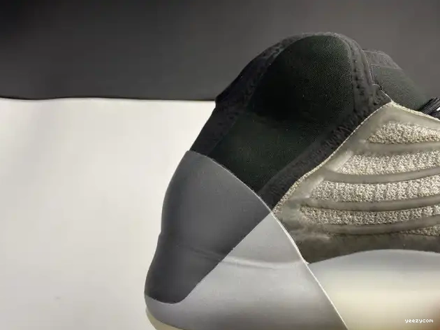 Quantum Barium Yeezy Adidas H68771 0522